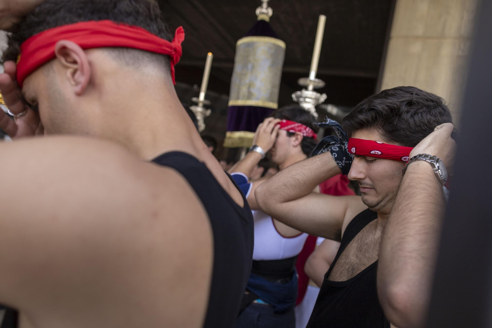 Las imágenes de la procesión de Afligidos de San Fernando en el Lunes Santo de la Semana Santa 2025