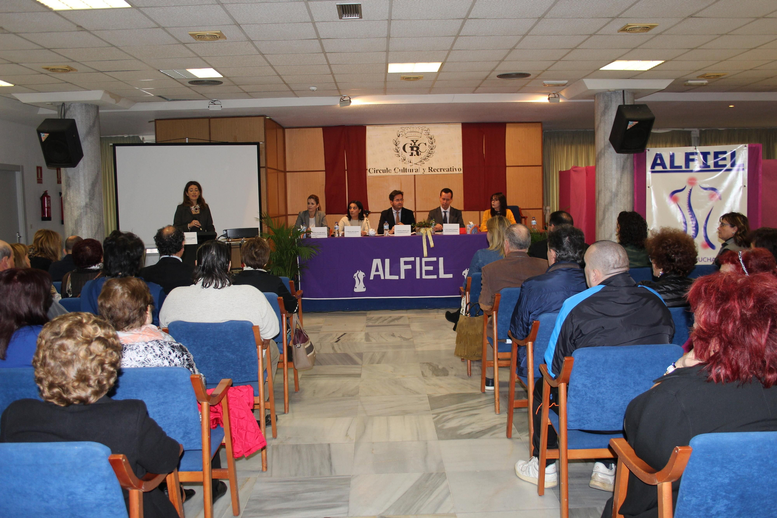 Numerosos asistentes acudieron al acto en el Círculo Recreativo.