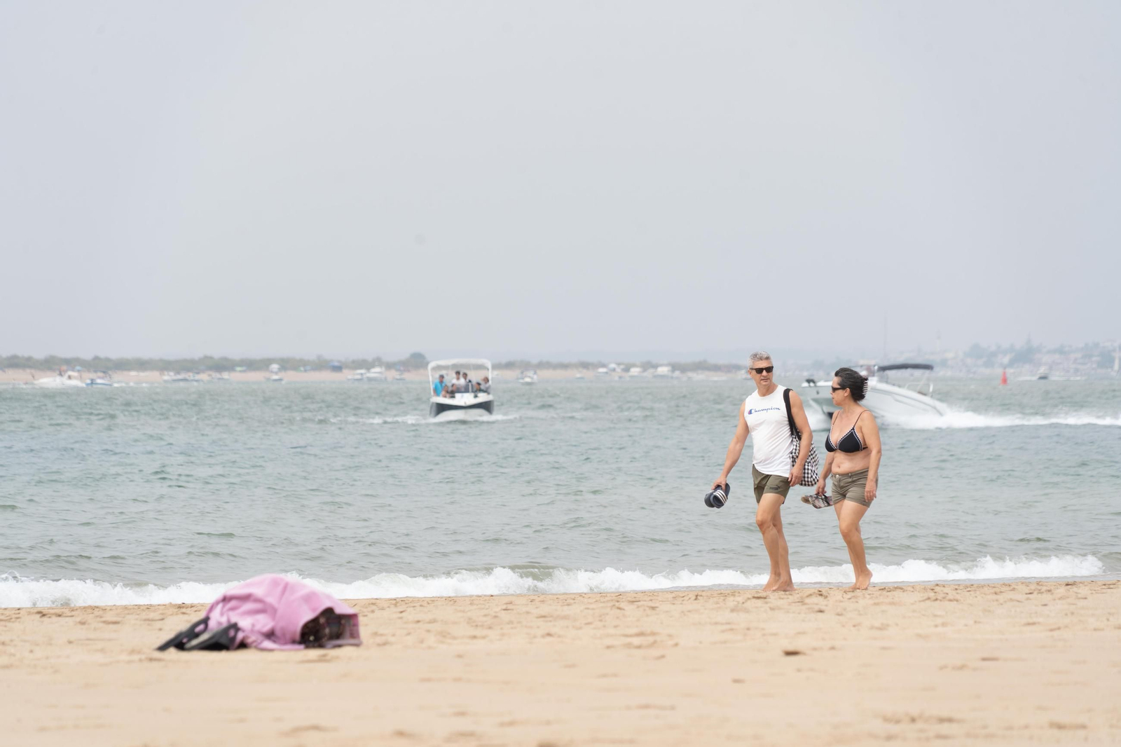 La mañana nublada en las playas de El Portíl