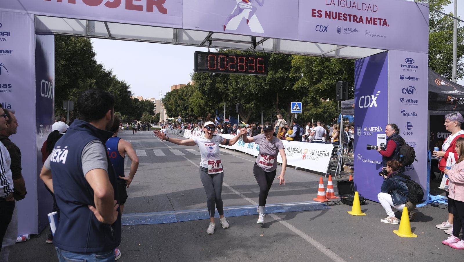Imágenes de la Carrera de la Mujer 2023 en Almería
