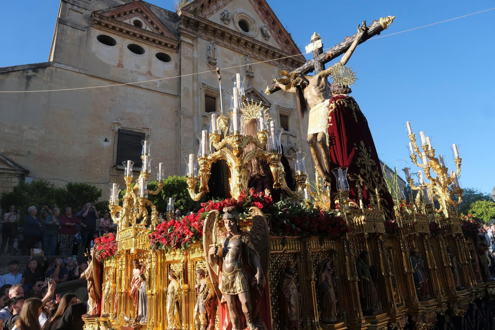 Jueves Santo en Córdoba: la procesión del Cristo de Gracia, en imágenes