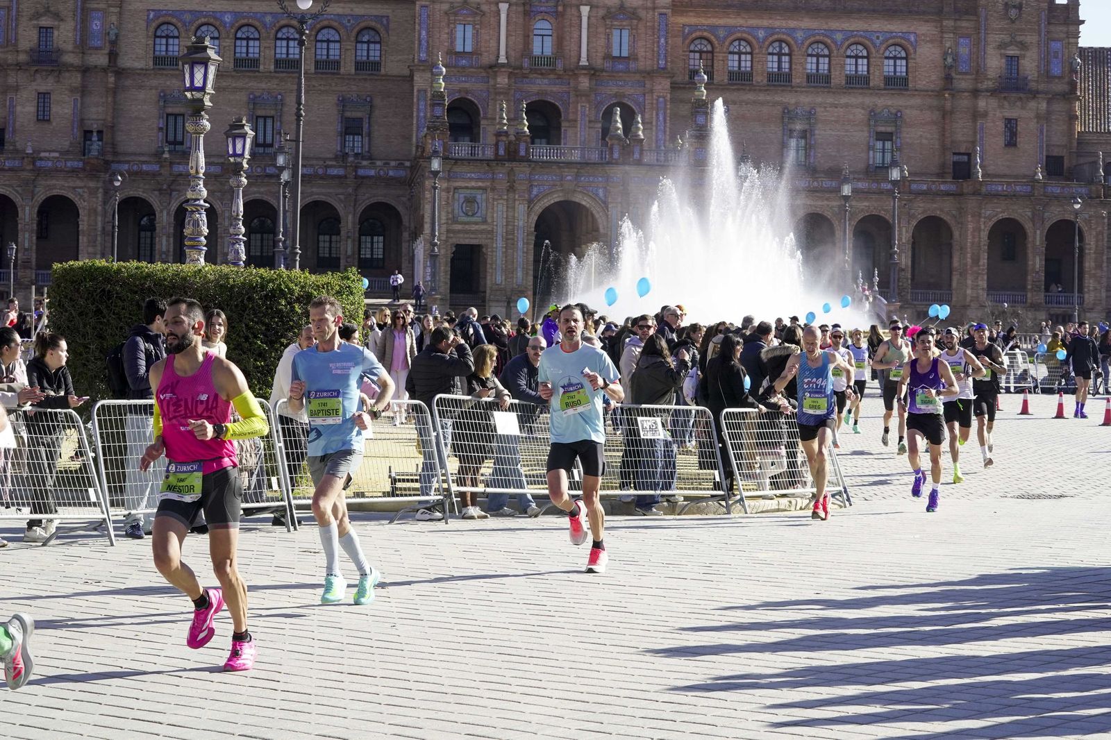 El Zúrich Maraton de Sevilla 2026 en la Plaza de España, galería 1