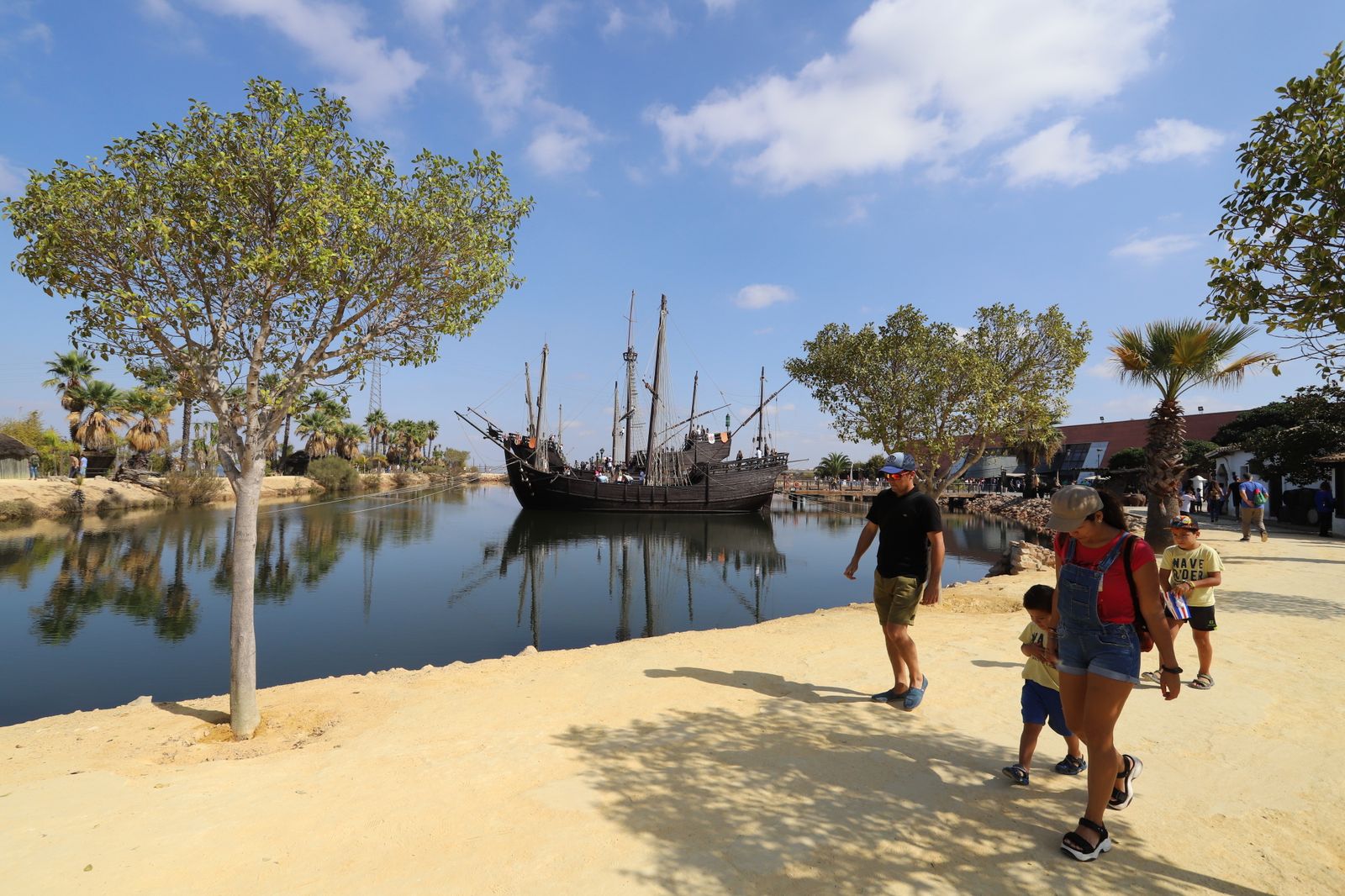 Imágenes de la jornada de puertas abiertas en el Muelle de las Carabelas