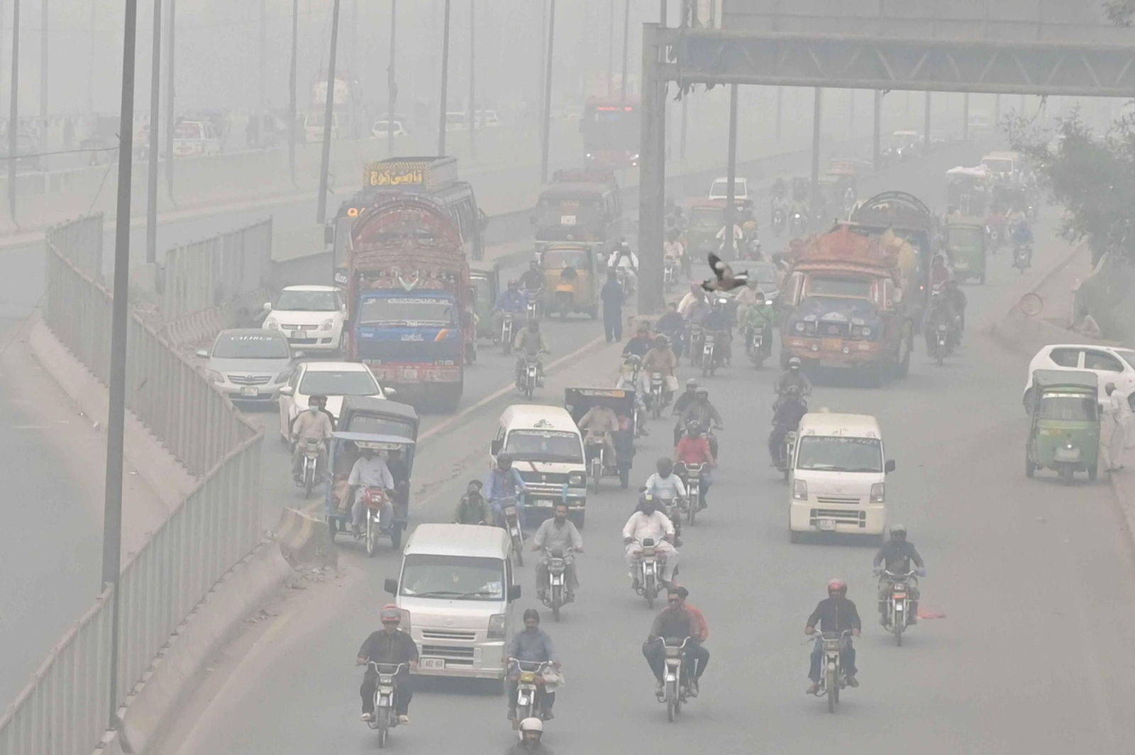 Una peligrosa nube de humo tóxico envuelve todo Pakistán: todas las imágenes