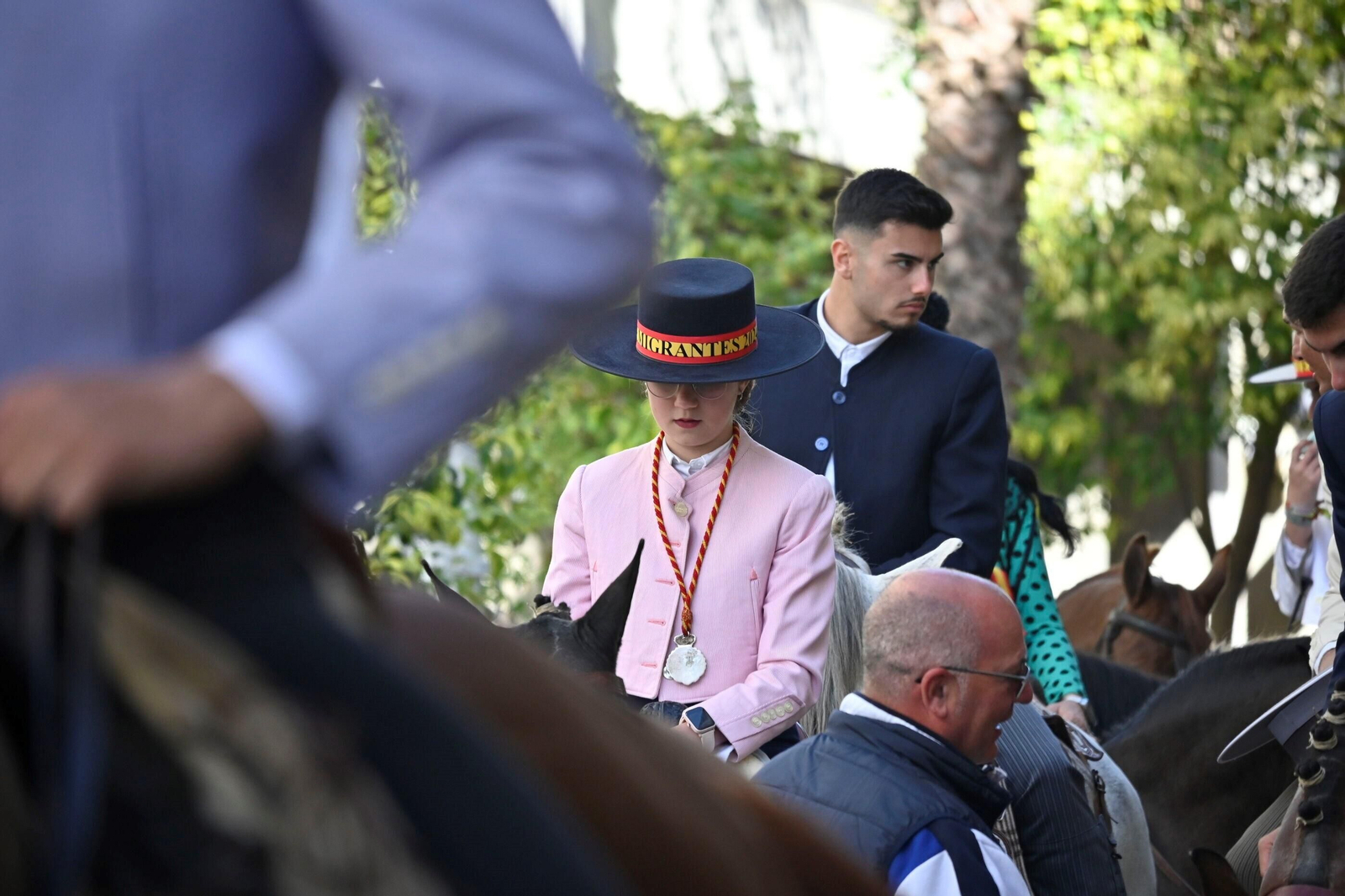 Imágenes de los peregrinos de la Hermandad de Emigrantes en su salida por las calles de Huelva