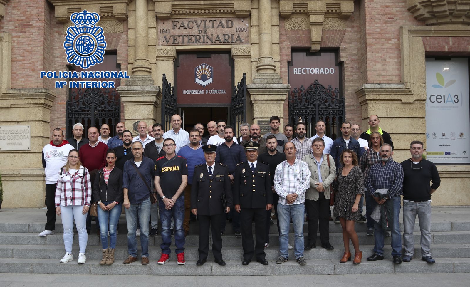 Participantes en el curso impartido por expertos de la Policía Nacional.
