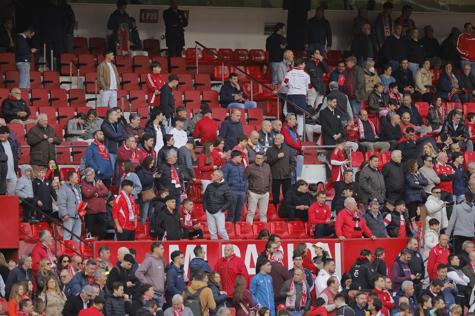 Búscate en las fotos del Sevilla -Betis