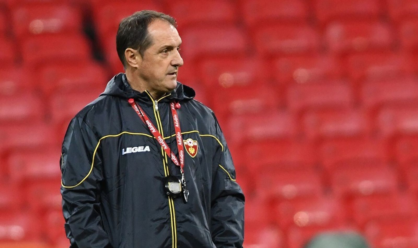 Faruk Hadzibegic dirige a la selección de Montenegro.