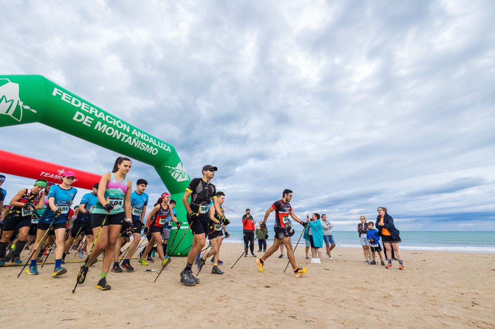 Imágenes del V Desafío Solidario Playa del Castillo de San Fernando.