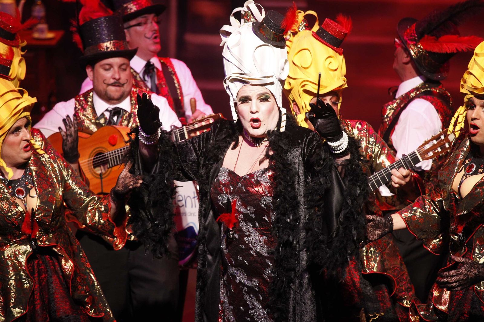 La murga La madame y sus señoras abiertas las 24 horas, de Isla Cristina.