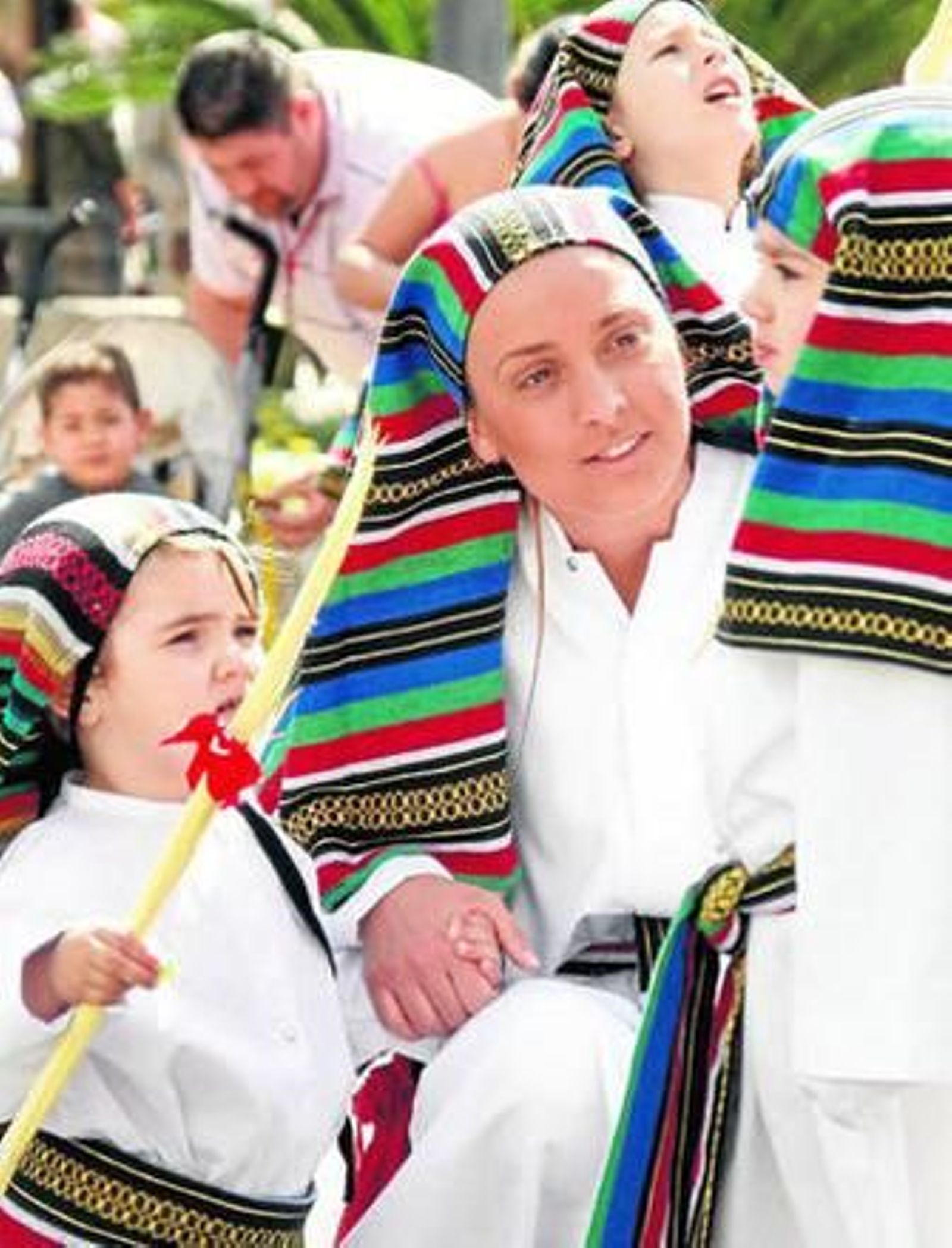 Los niños vestidos de hebreos conforman la estampa más tierna y alegre de la Semana Santa.