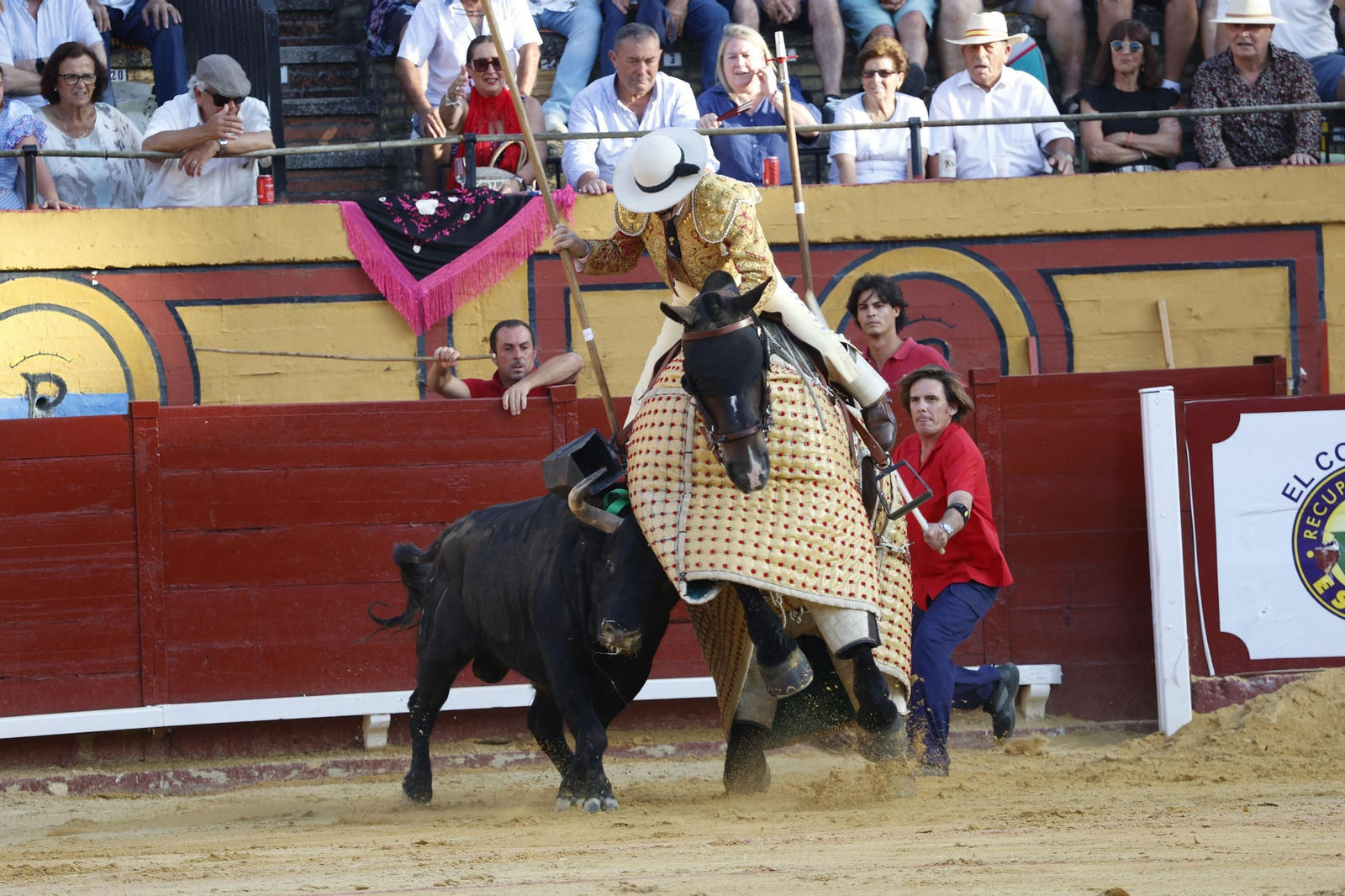 Fotos de Perera, Luque y Galván con toros de Fuente Ymbro en la primera corrida de la Feria de Algeciras 2025