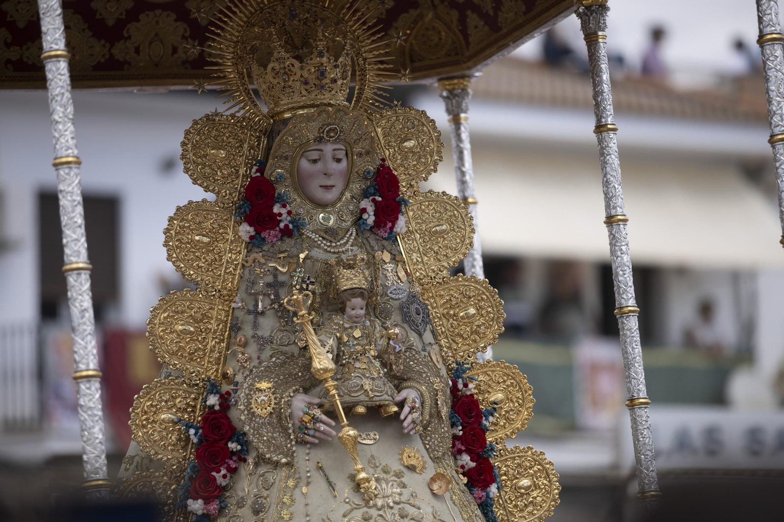 Las mejores imágenes de la procesión de la Virgen del Rocío en la aldea