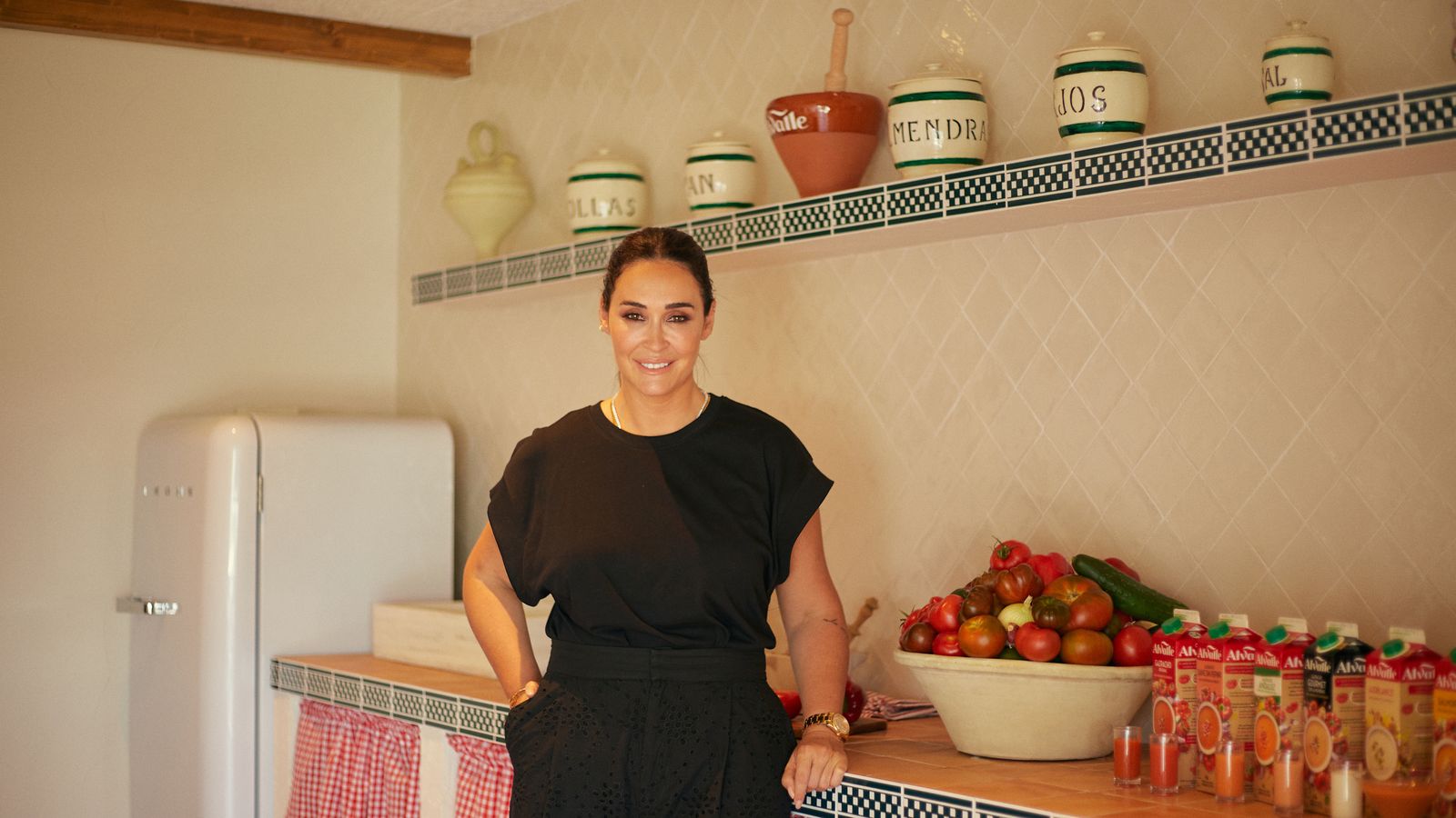 Vicky, durante su visita a la fábrica de 'Alvalle'.