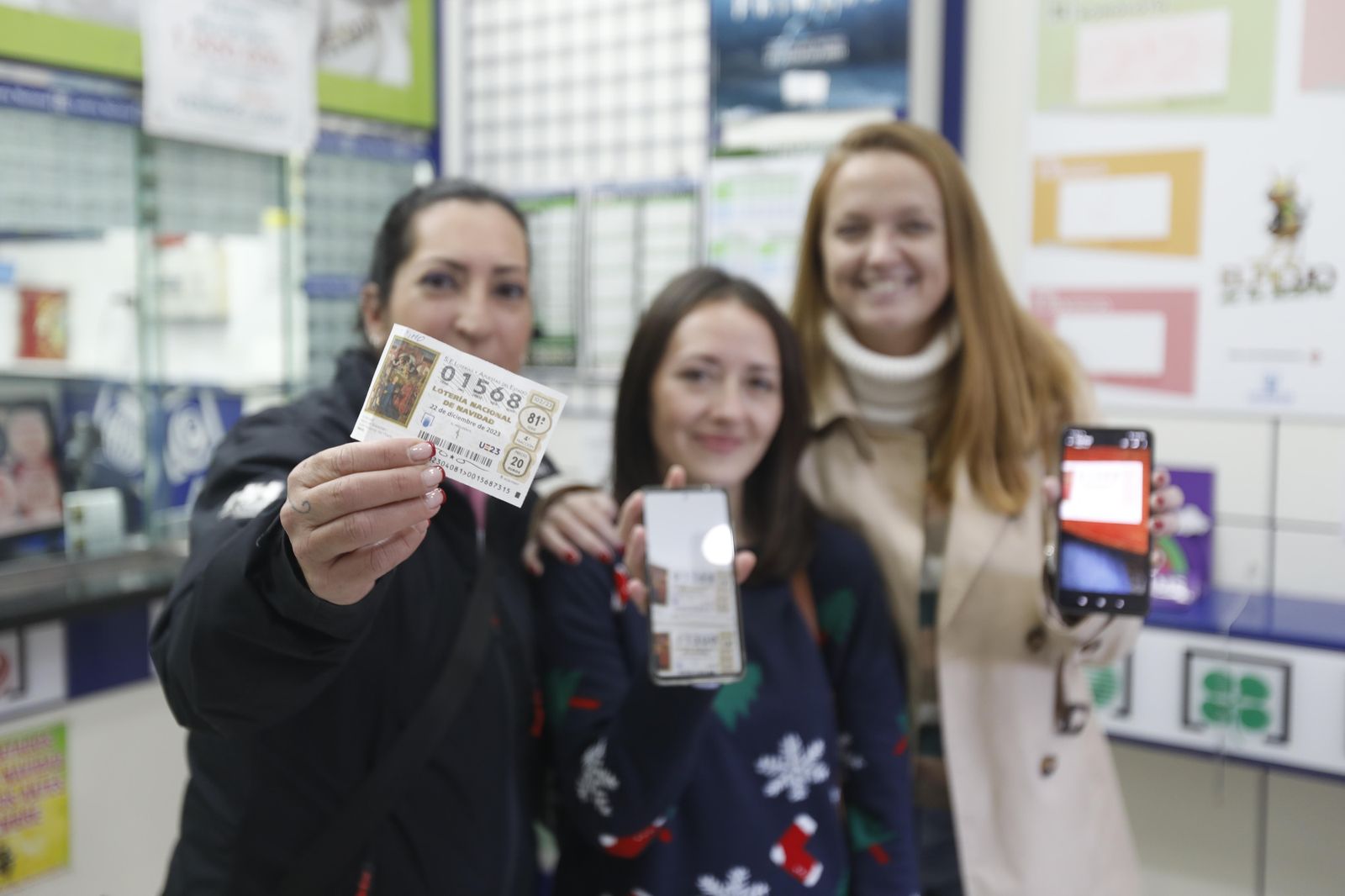 Las fotos de la alegría de los quintos premios en La Línea de la Concepción