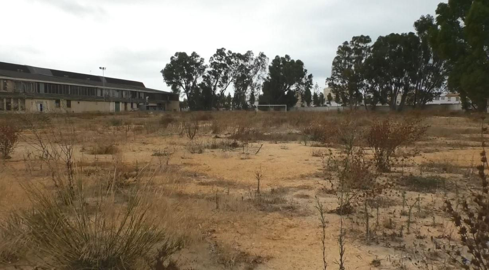 Actual estado del campo de fútbol del IES Virgen del Carmen