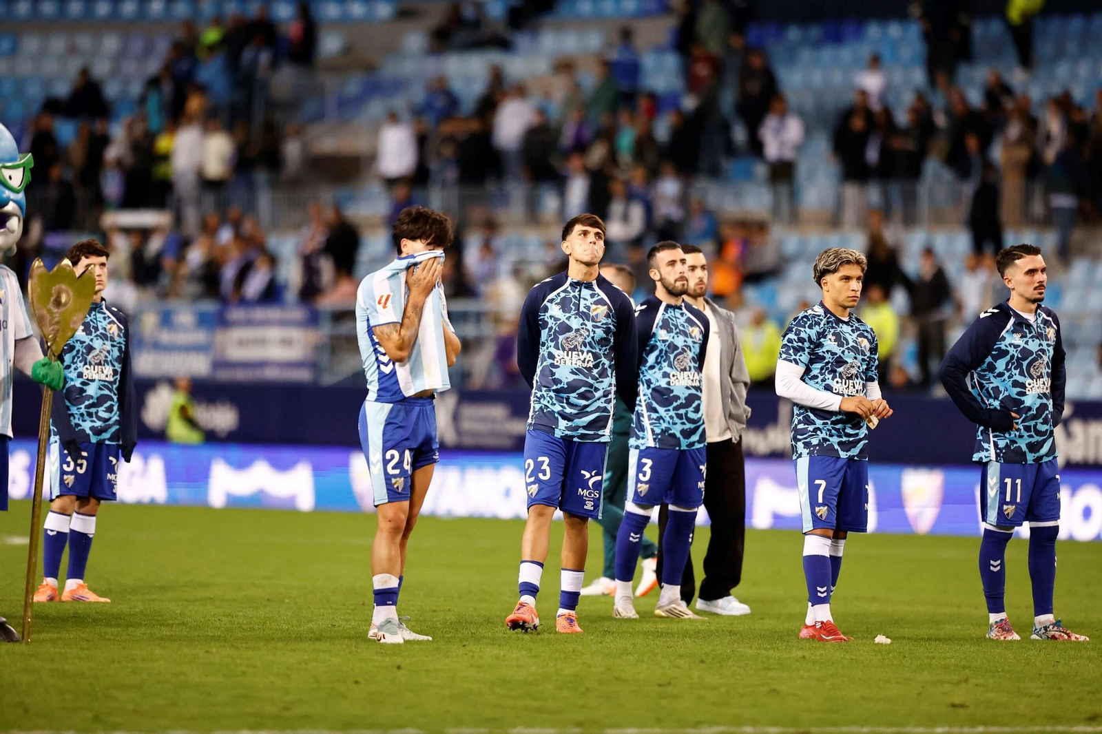 Las fotos del imponente ambiente en La Rosaleda en el Málaga - Córdoba CF