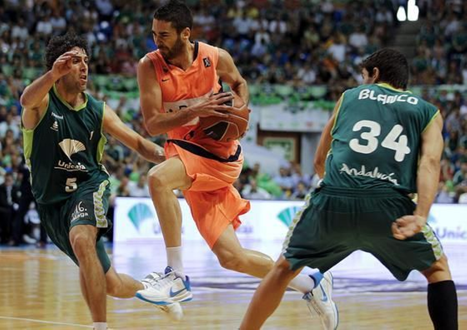 Unicaja cae eliminado de los play-off de la ACB en semifinales ante el Barcelona. /EFE