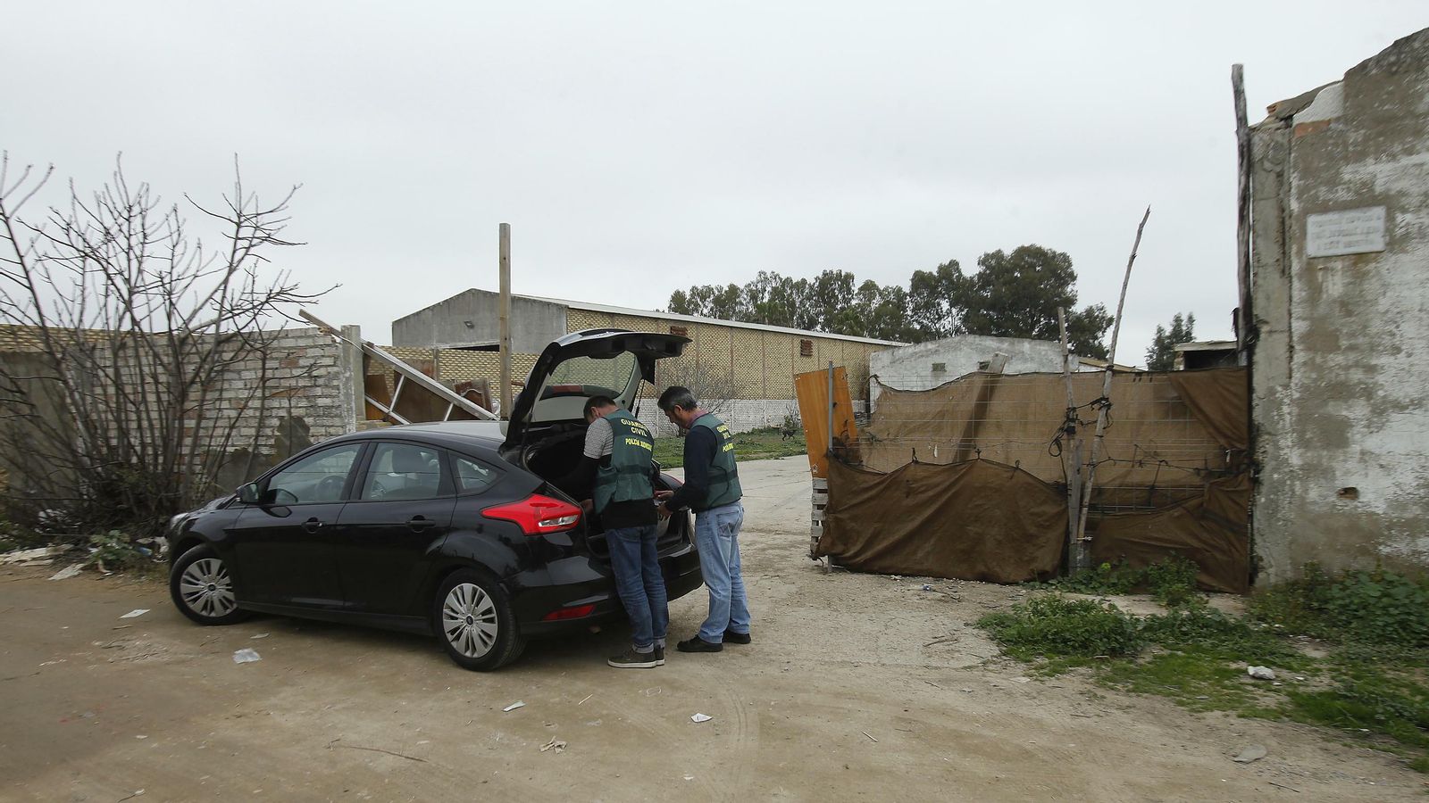 La Guardia Civil, en el lugar del crimen.