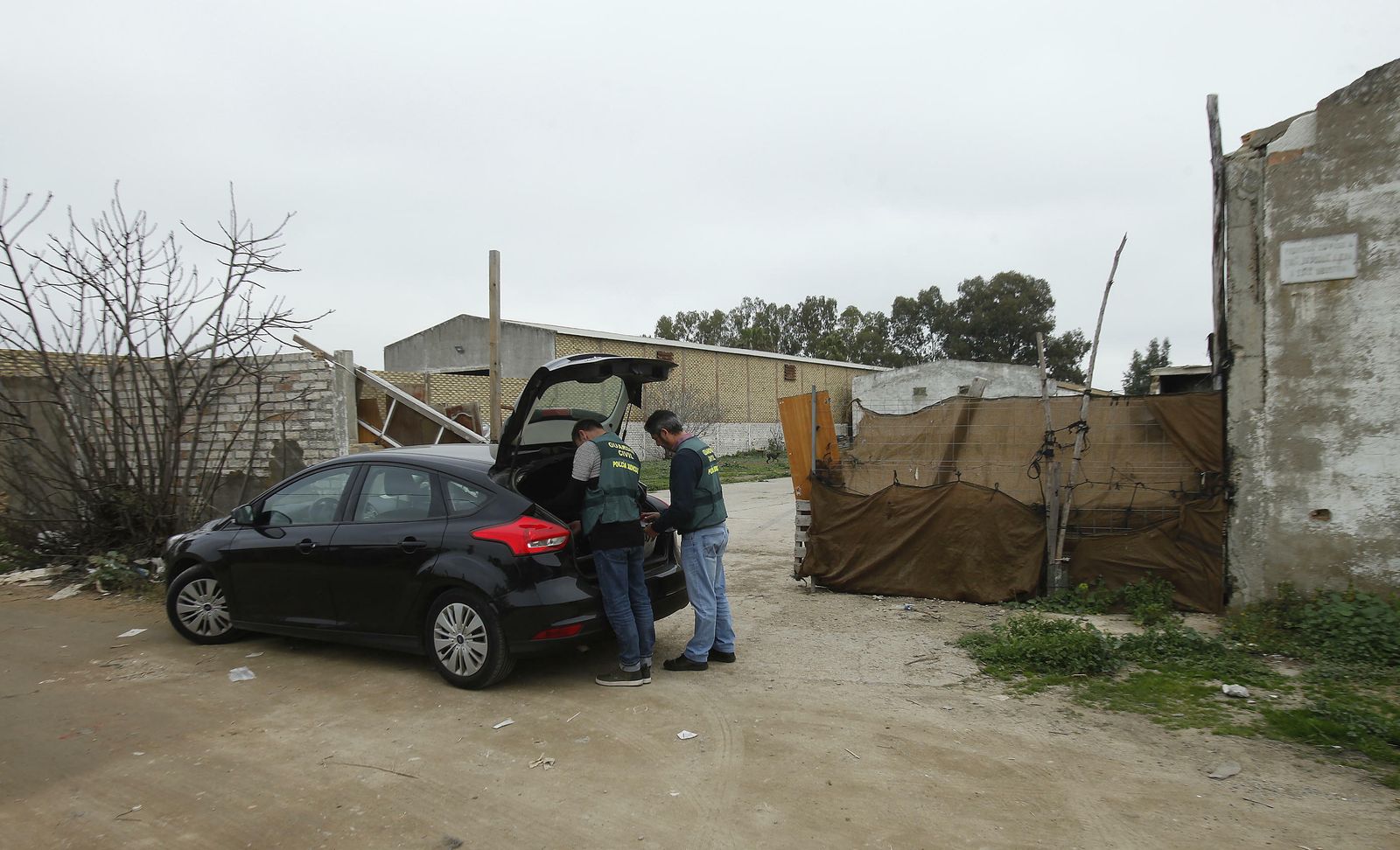 La Guardia Civil, en el lugar del crimen.