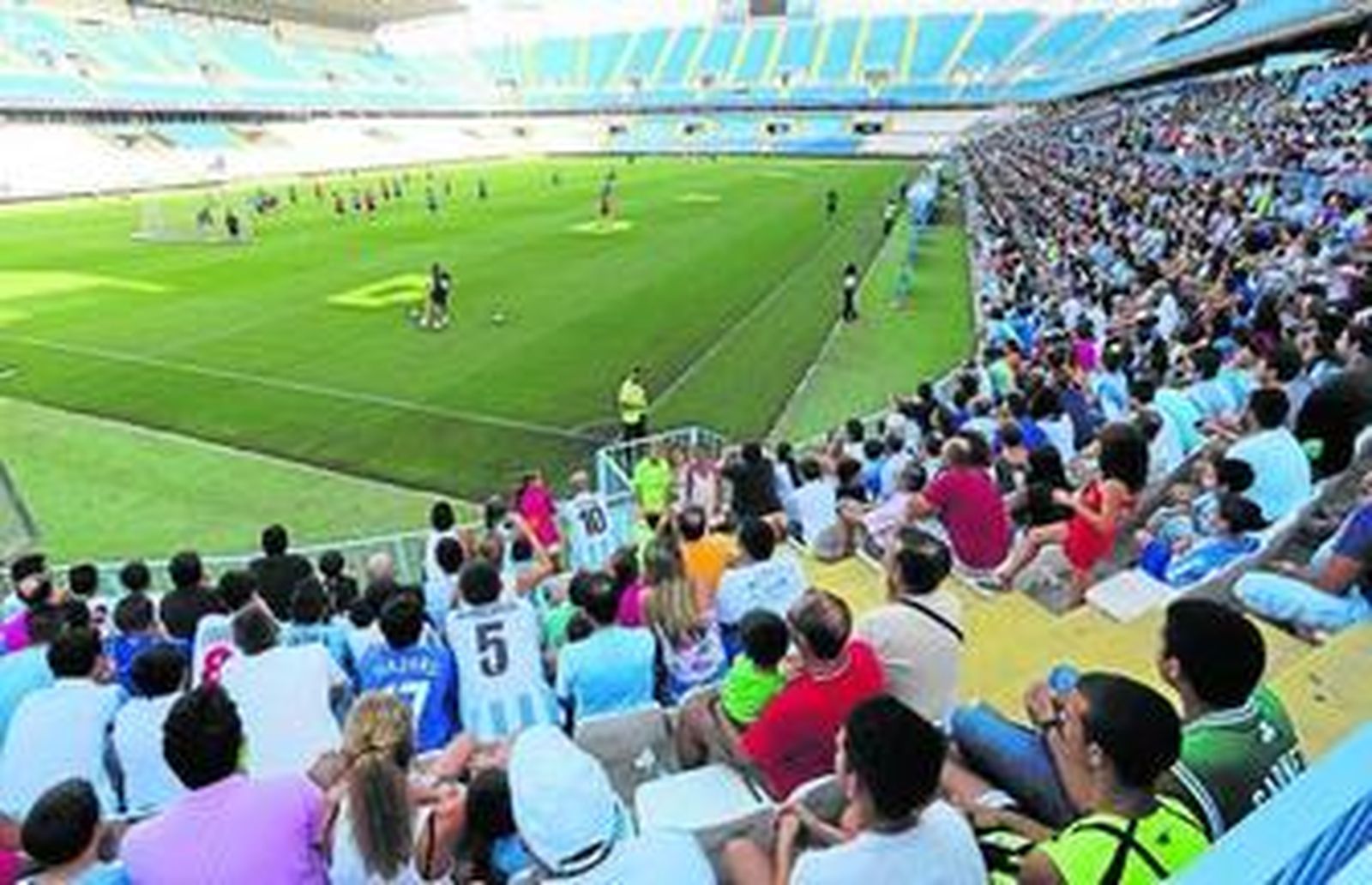 La Rosaleda en uno de los entrenamientos a puerta abierta de la era Schuster.