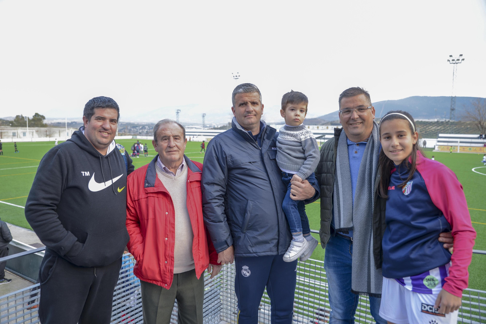 Más de 600 niños jiennenses juegan al fútbol para donar alimentos y juguetes en Navidad