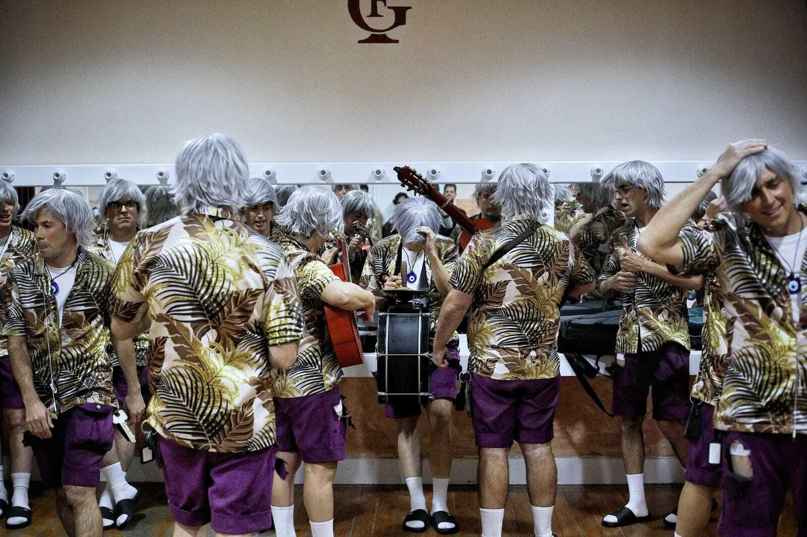 Chirigota 'To me pasa a mí, los desgraciaítos' en los camerinos.