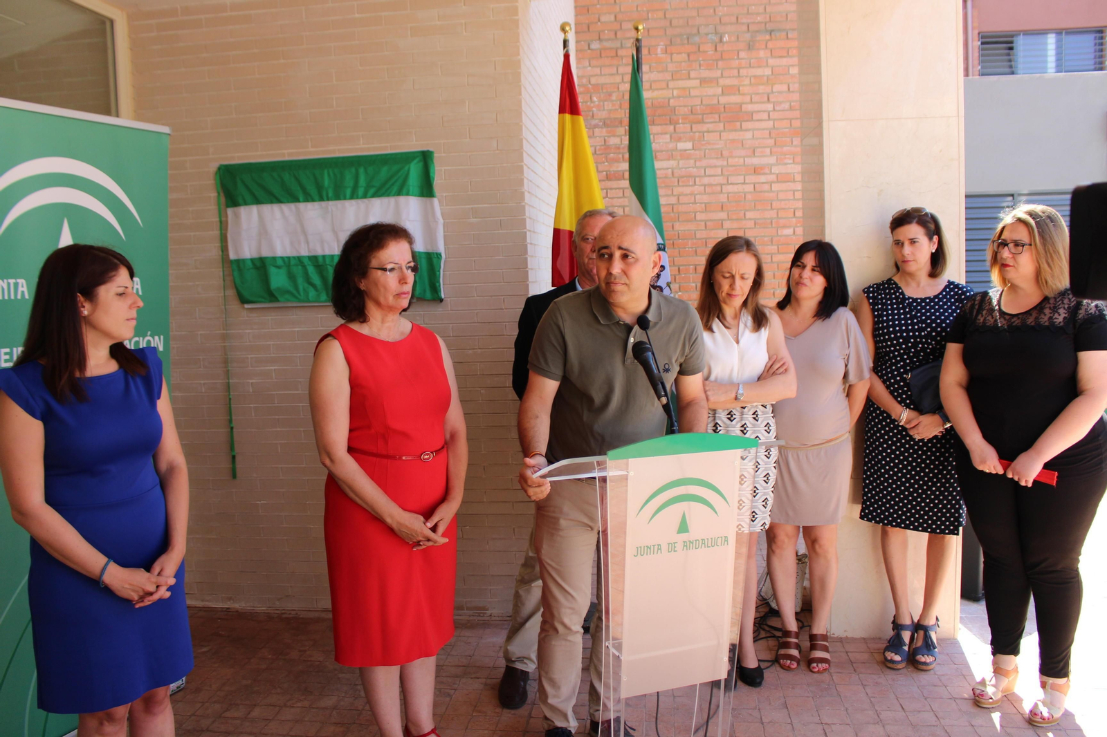 La delegada del Gobierno de la Junta, Gracia Fernández, junto al alcalde de Huércal-Overa, Domingo Fernández, en la inauguración de ayer.