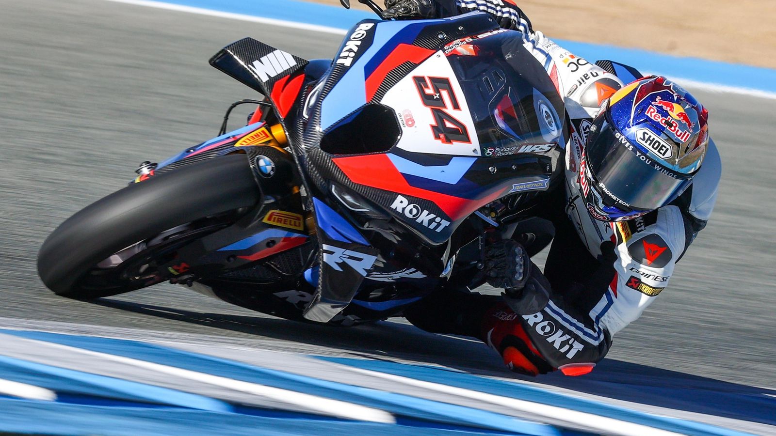 Toprak Razgatlioglu ha lucido la nueva BMW decorada para afrontar la nueva temporada.