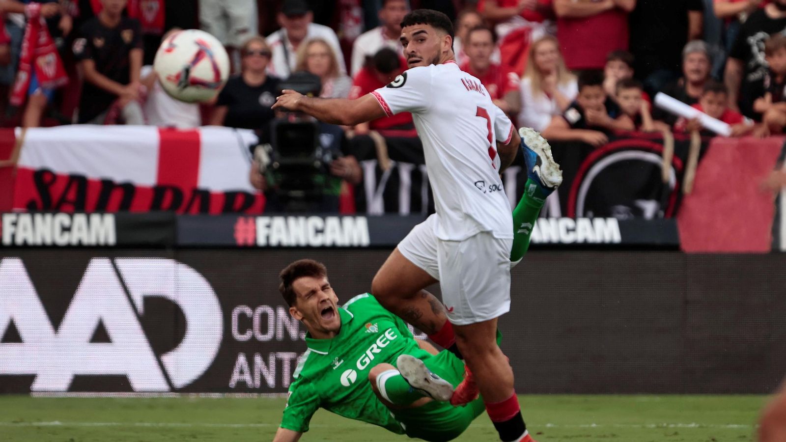 Isaac y Llorente: dos protagonistas pasivos del último derbi.