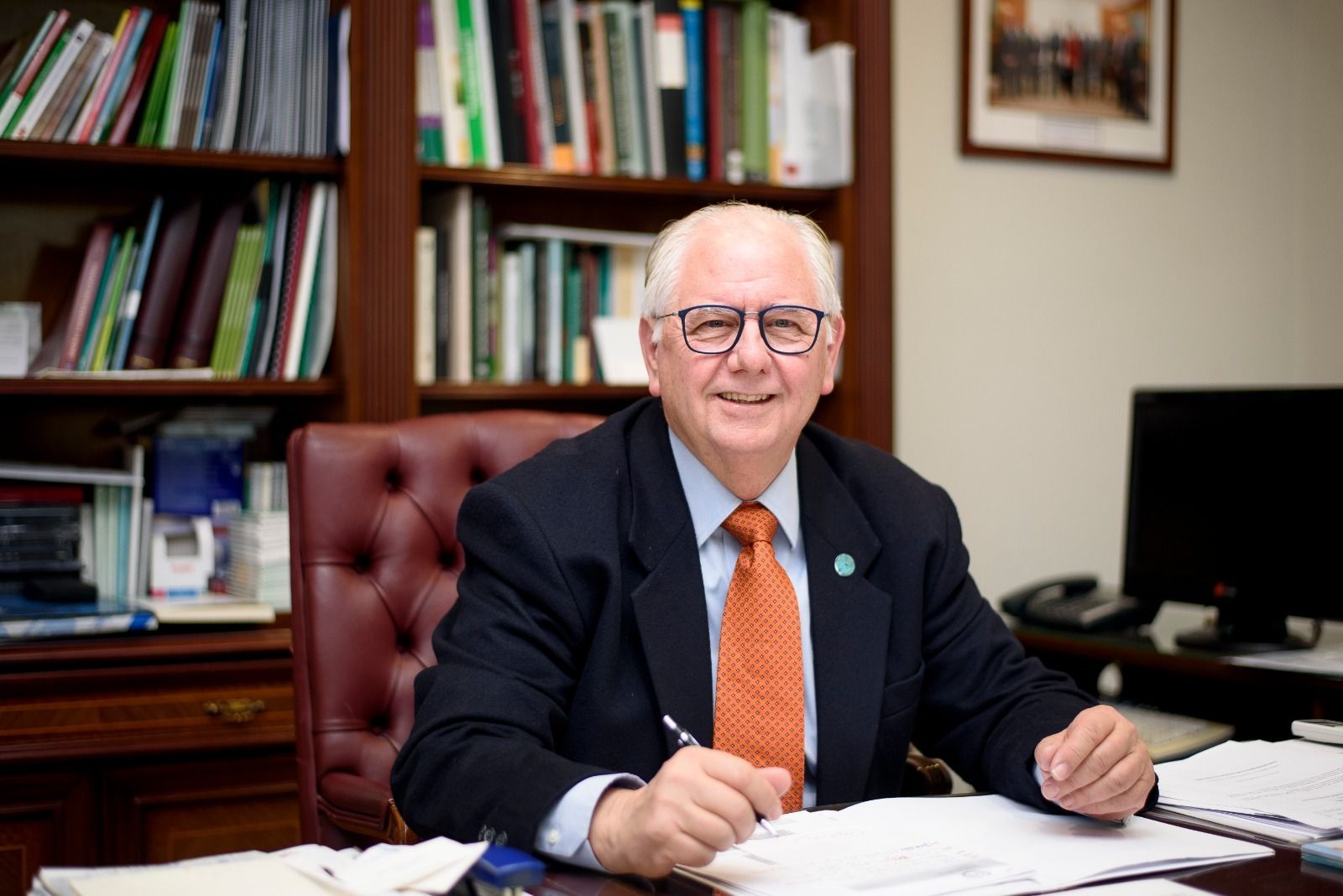 Emilio Gómez. Presidente Colegio Oficial de Veterinaria. 'Yo Julia'. Santiago Posteguillo.