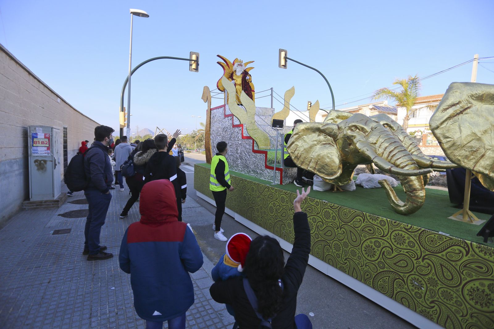 La cabalgata de Reyes recorre Puerto de la Torre, en Málaga, en fotos