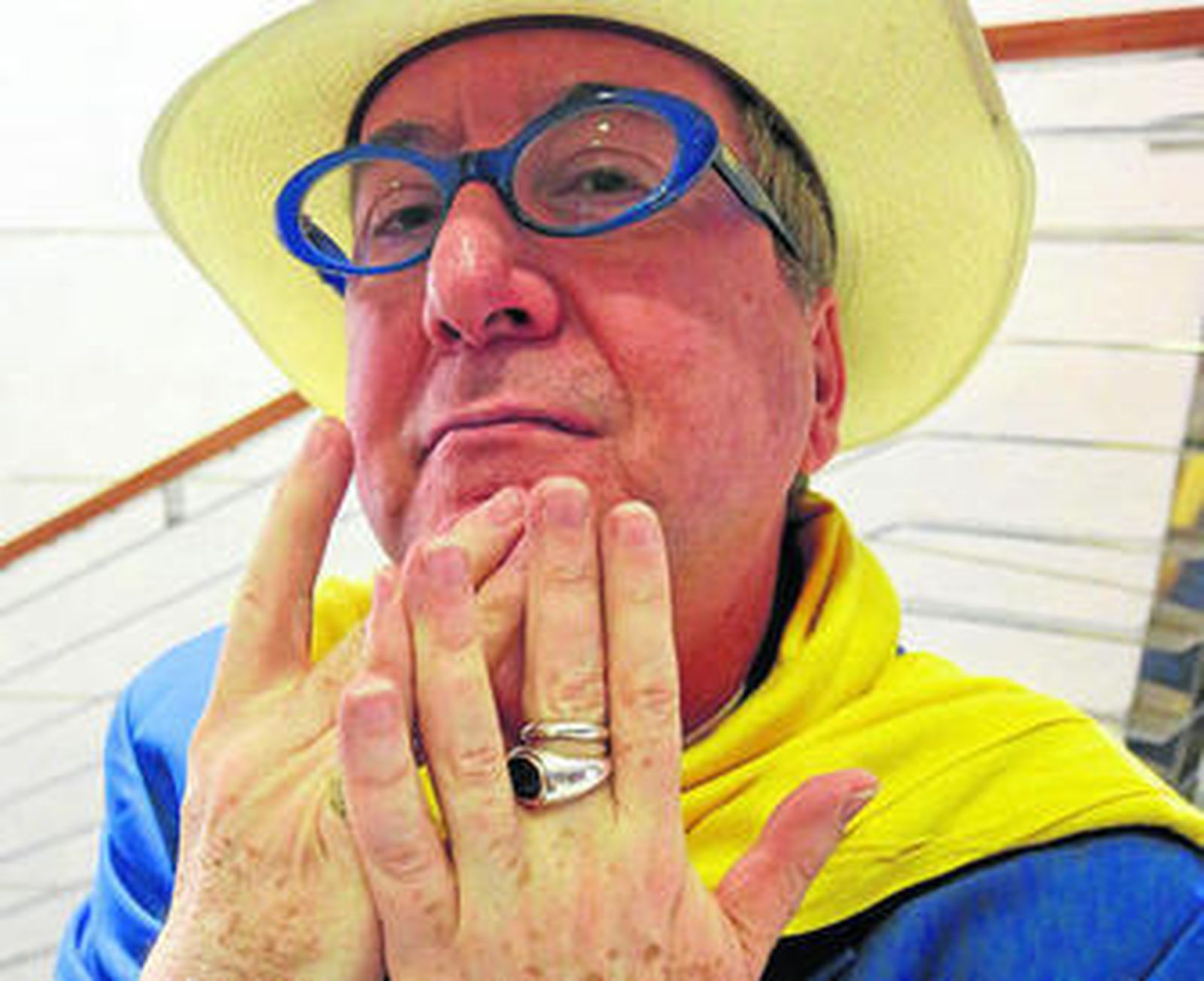 Luis Antonio de Villena biografía desde la proximidad a la familia Panero.