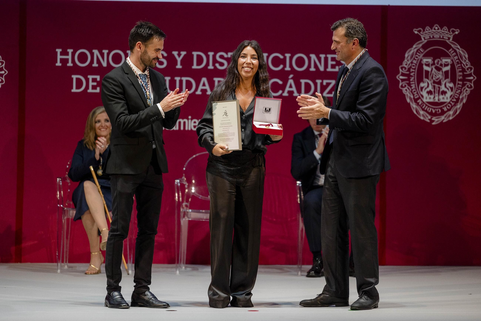 Las imágenes del acto de entrega de los títulos de hijos predilectos y adoptivos y de las medallas de oro de la ciudad.