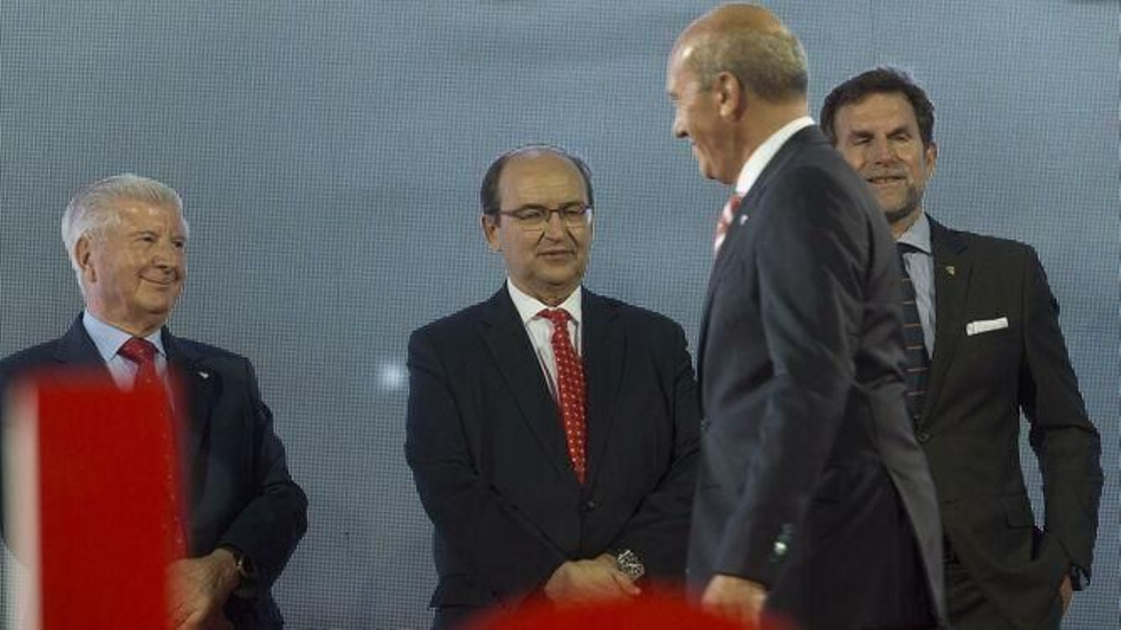 Castro y Del Nido, ante Gabriel Ramos y Rafael Carrión hijo, en un acto público.