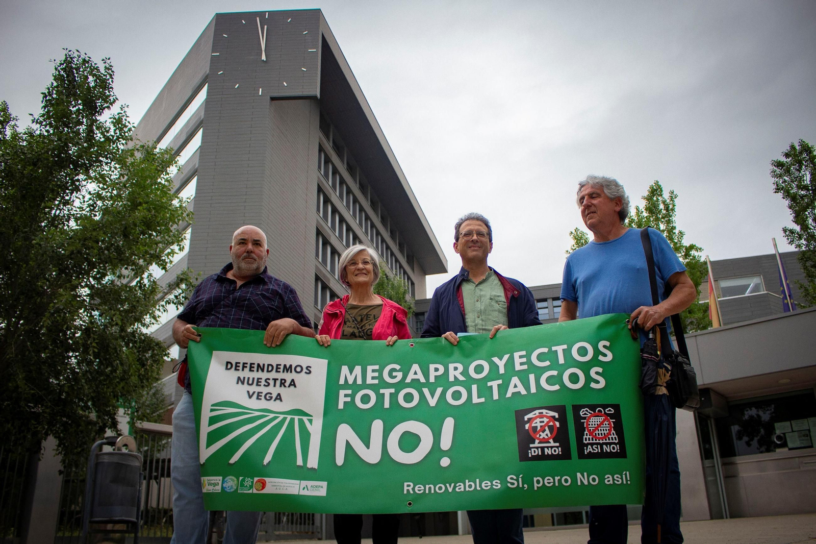 Representantes de las plataformas en defensa de la Vega, en la convocatoria celebrada este viernes