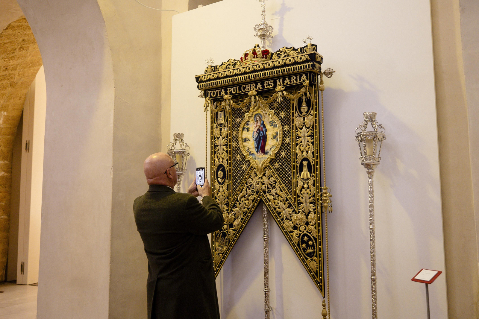 Imágenes de la exposición  'Sub lagrimas Mariae', con motivo de los 125 años de la Virgen de las Lágrimas en San Fernando
