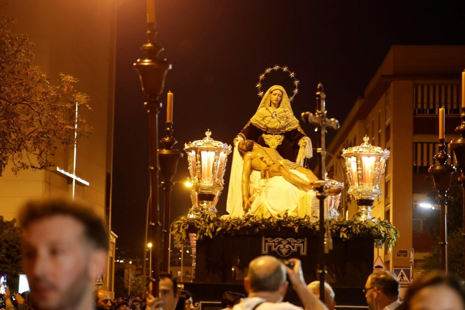 La procesión del Traslado al Sepulcro de Córdoba en este Sábado de Pasión, en imágenes
