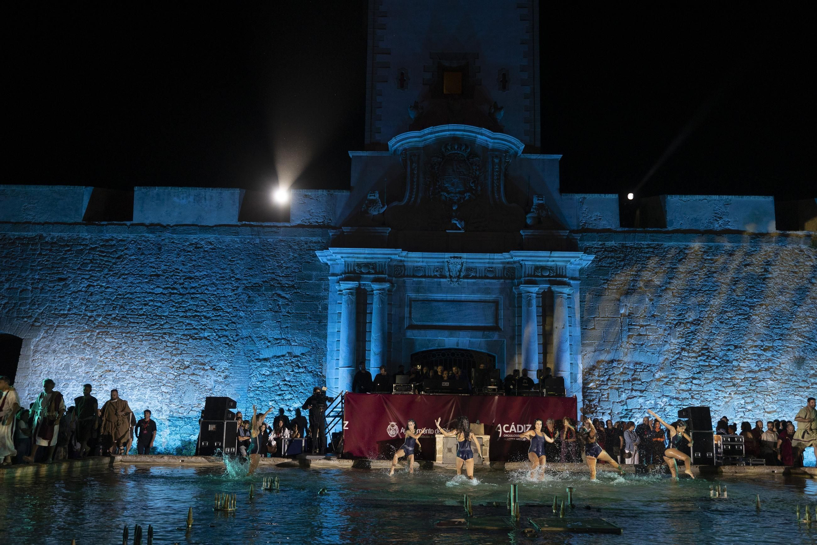 Las imágenes de "Foedus, Gaditanorum", el espectáculo de clausura del festival Cádiz Romana en las Puertas de Tierra