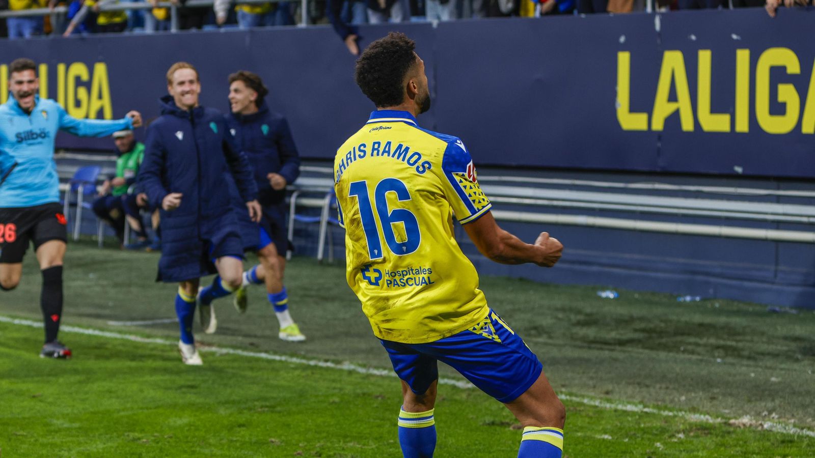Búscate entre las fotos del partido de fútbol Cádiz CF - Albacete Balompié