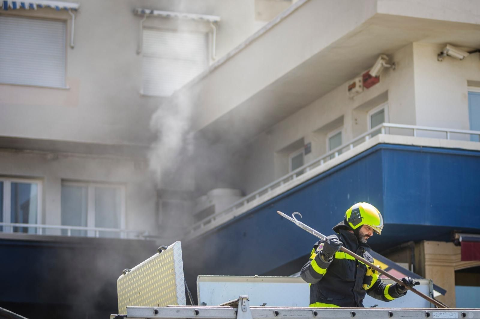 Todas las imágenes del incendio en el Paseo Marítimo de Cádiz