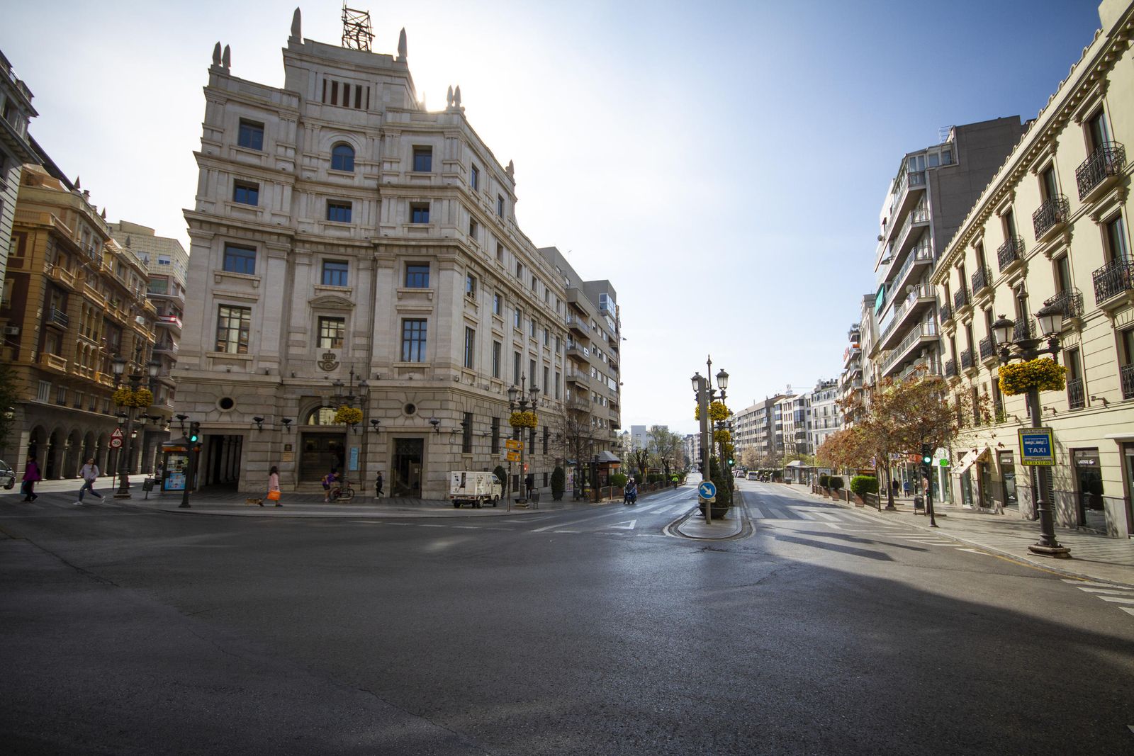 El tráfico de coches particulares desciende un 90% durante el estado de alarma por el coronavirus en Granada