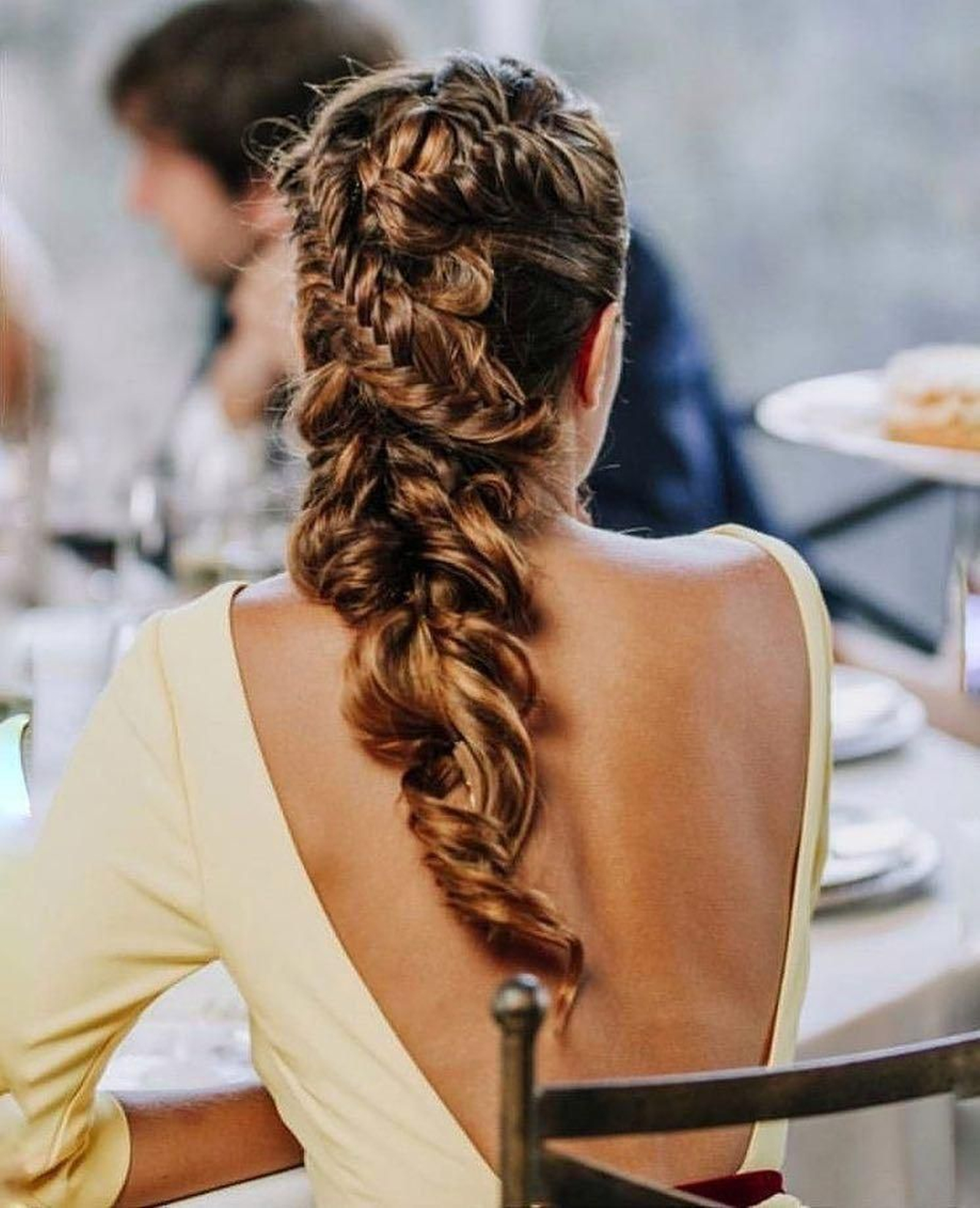 Recogido con trenzas y tirabuzones de @invitadaideal