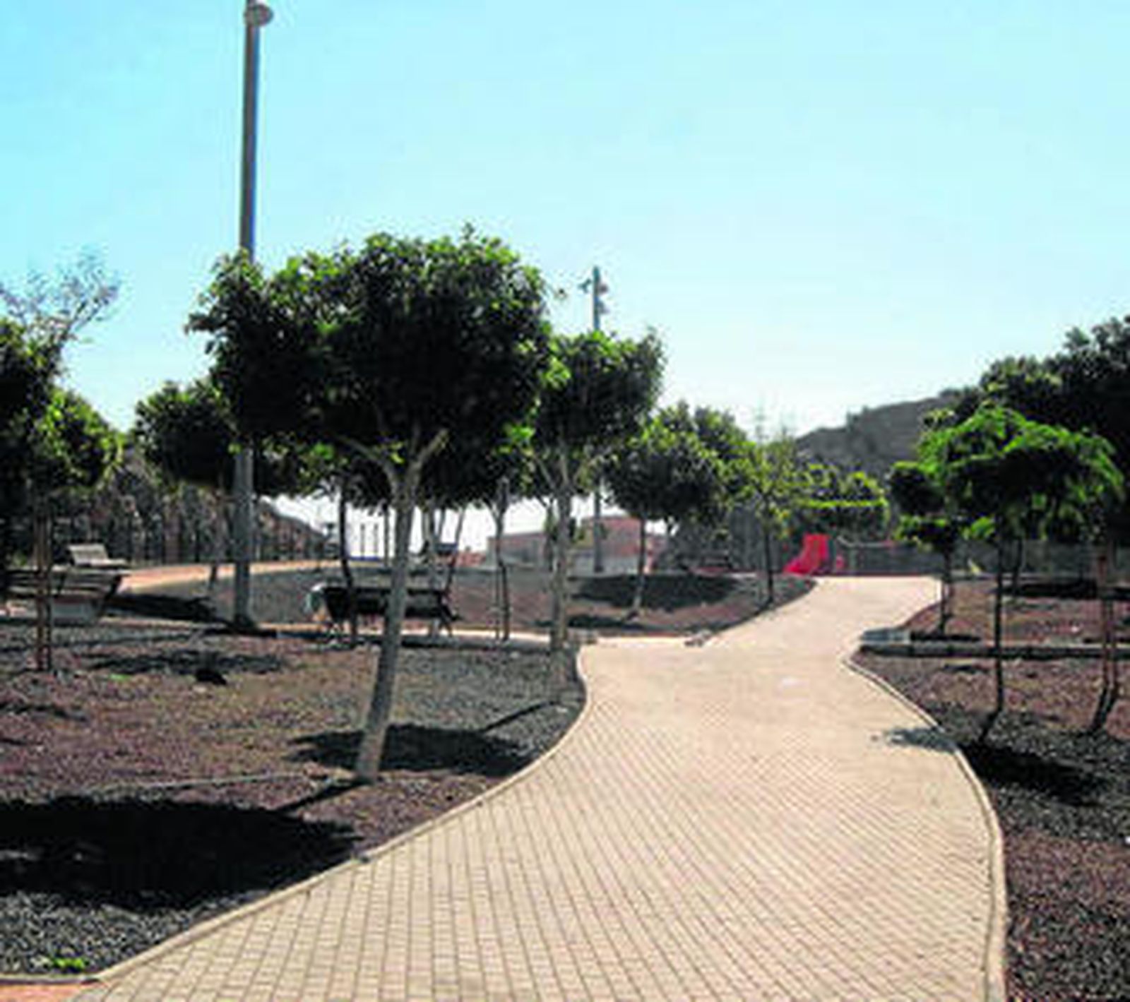 El parque se ubica cerca de la calle Churre y la avenida 11 de marzo.