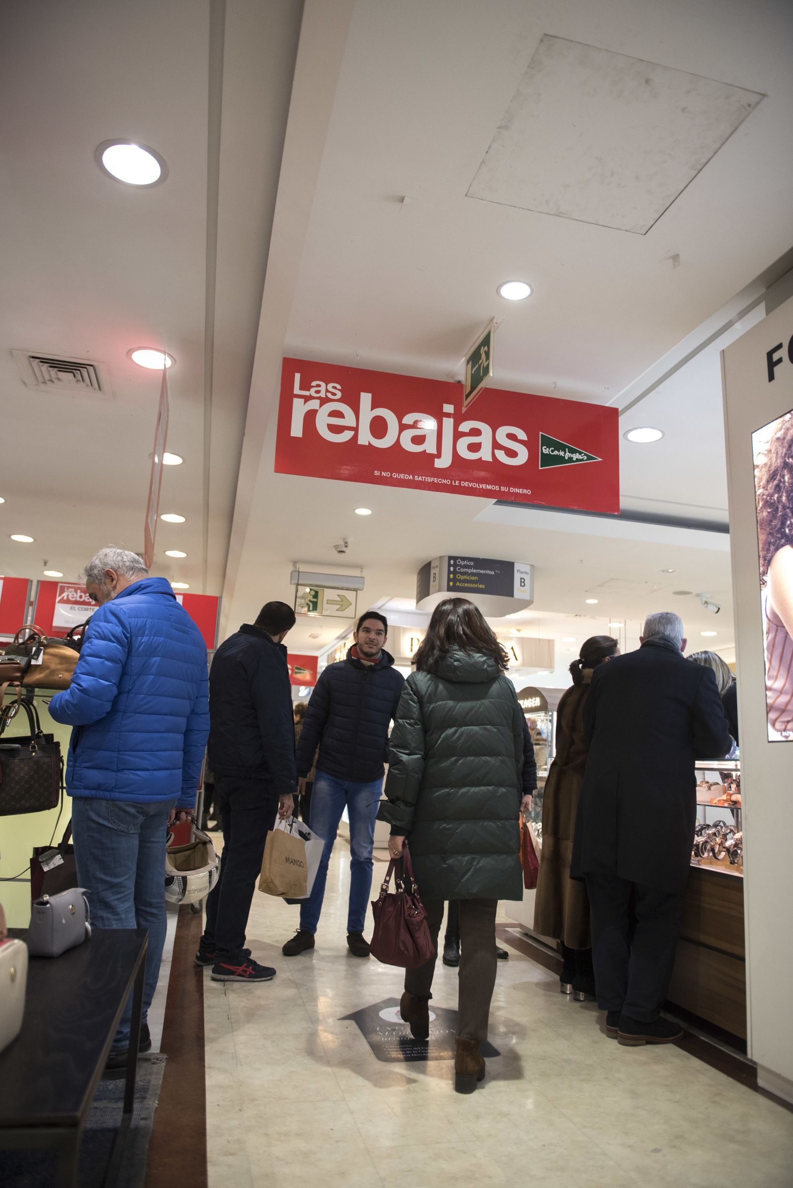 Los granadinos se lanzan a las rebajas de enro
