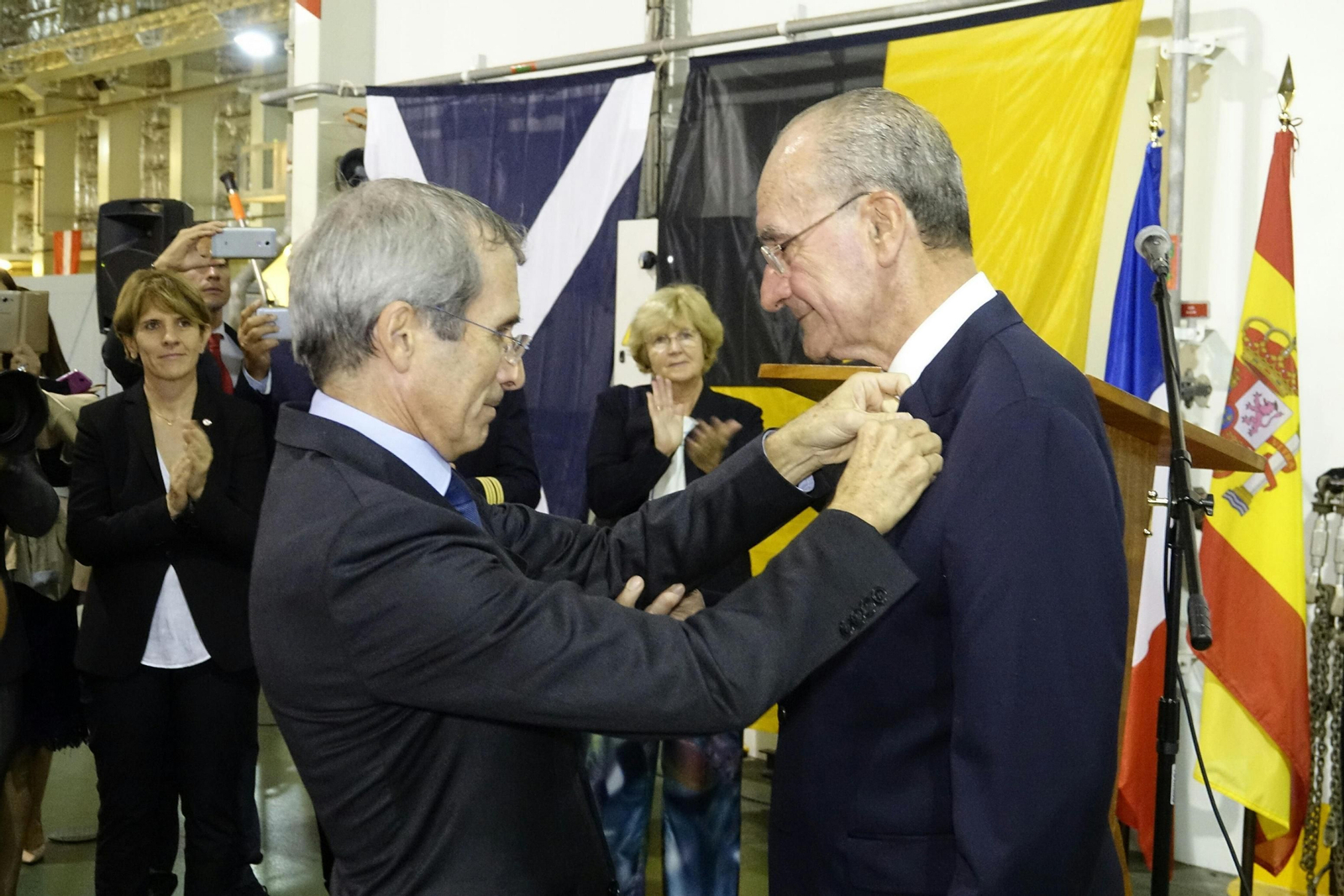 Francia condecora al alcalde de Málaga con la Legión de Honor.
