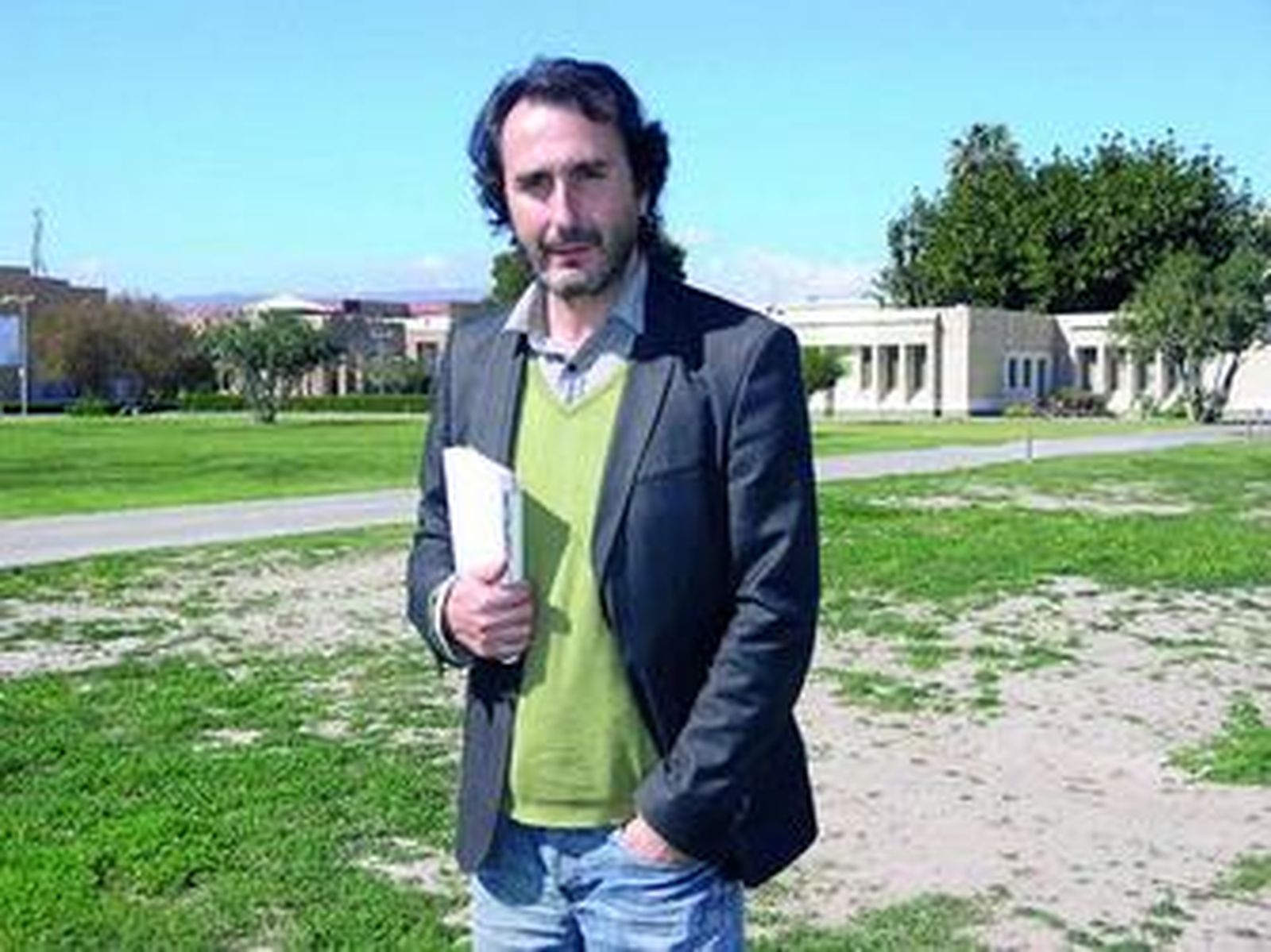 PROFESOR DE LA UAL  El profesor de la Universidad de Almería siempre se ha dedicado a impulsar la lengua castellana en las diferentes jornadas a las que ha asistido. Ahora está desarrollando diversos estudios, como responsable de un equipo de investigación en el ámbito de la UAL.