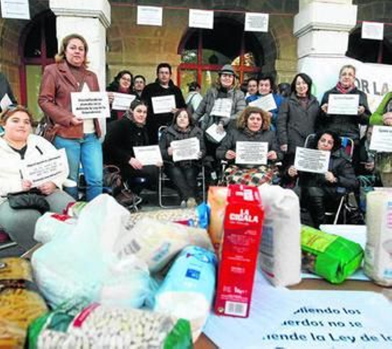 Trabajadoras de ayuda a domicilio, en una de las múltiples protestas que realizaron ante los impagos de nóminas.