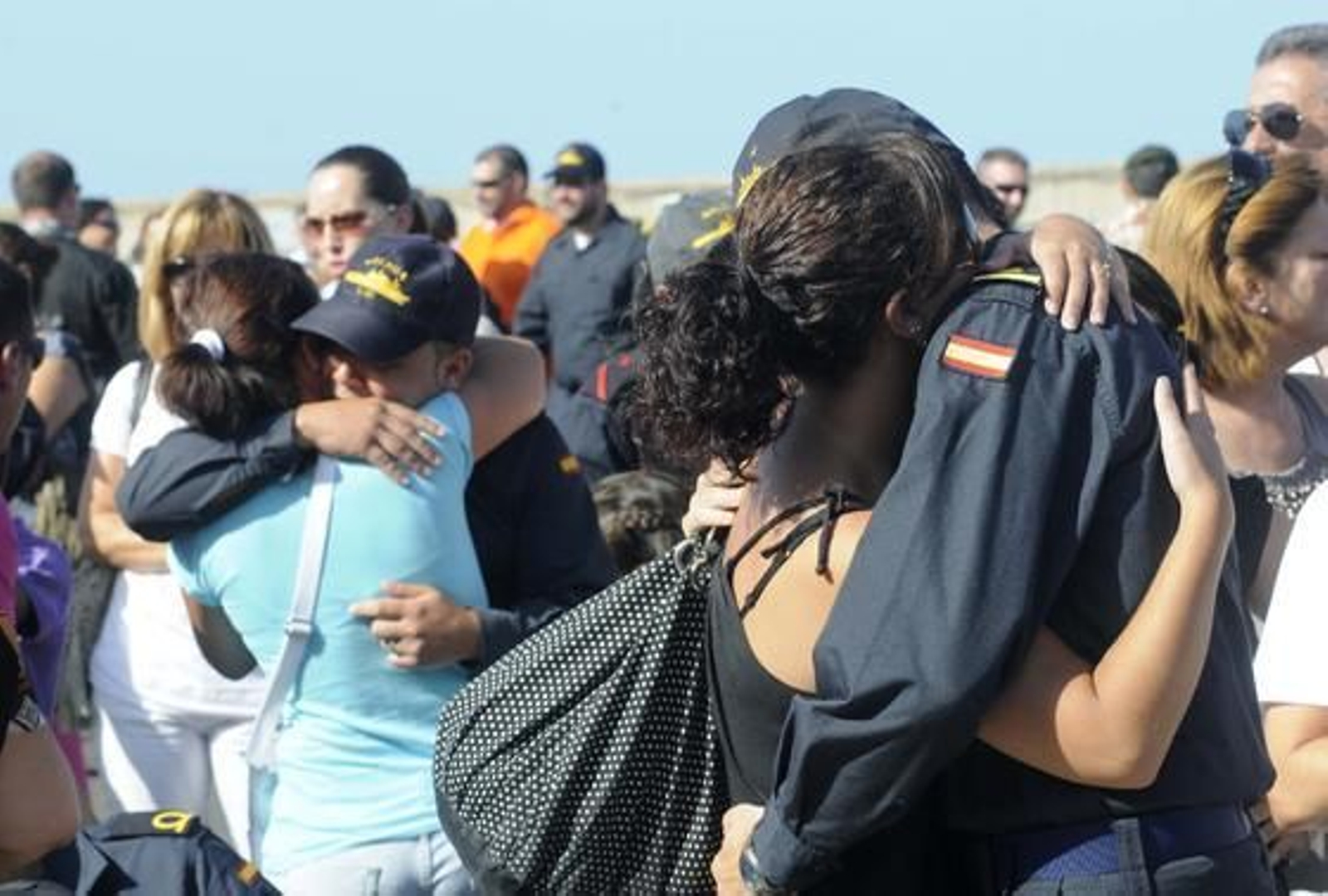 El buque Galicia parte de la Base Naval de Rota con rumbo a Somalia para sumarse a la operación Atalanta. 

Foto: Borja Benjumeda