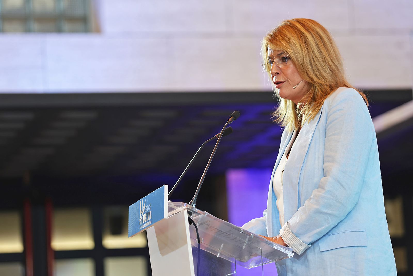 Imágenes de la celebración del primer aniversario del Gobierno Local de Pilar Miranda en el consistorio onubense.